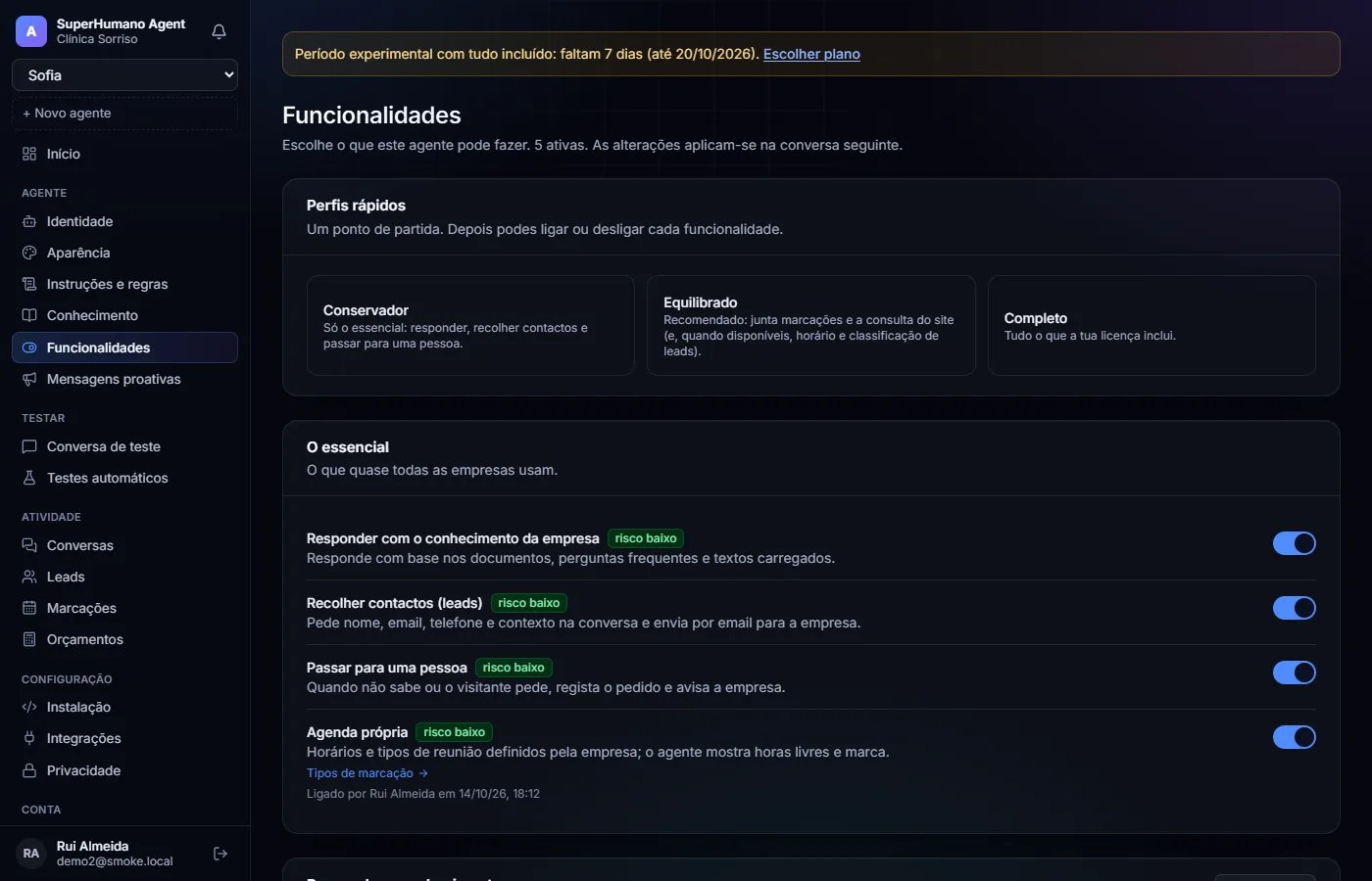 Página de funcionalidades com interruptores e níveis de risco